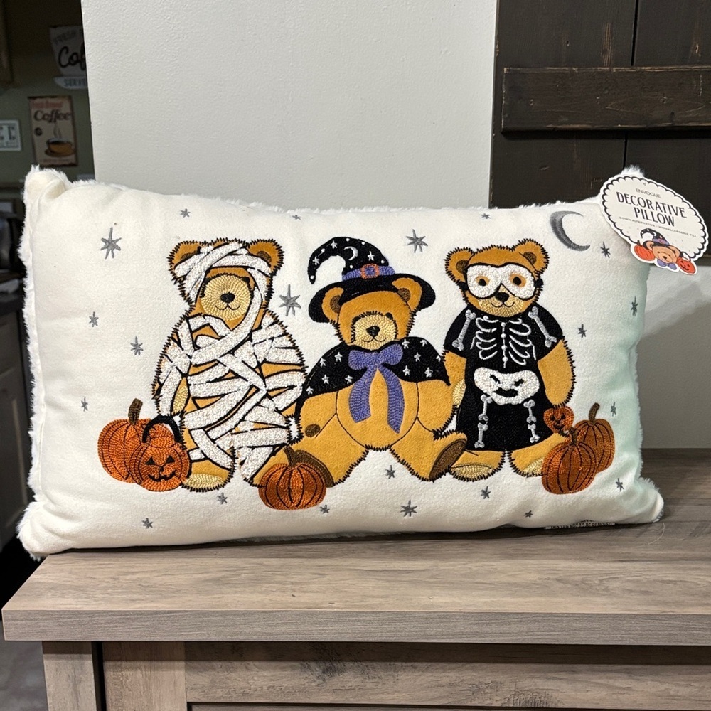 ENVOGUE CREEPY BEAR CRITTERS FAUX FUR HALLOWEEN THROW PILLOW NWT EMBROIDERY